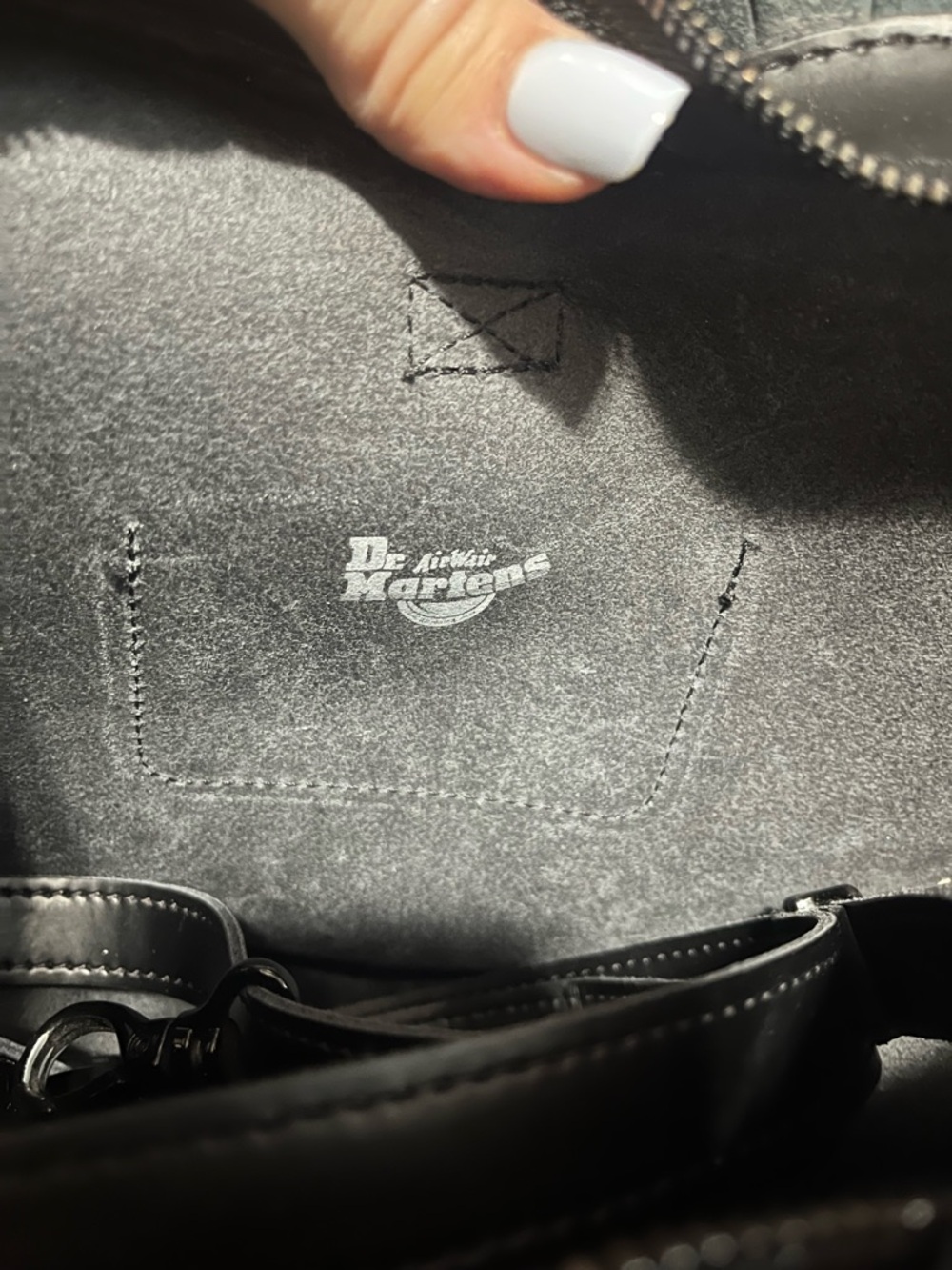 Rare Dr. Martens heart ruffle bag/backpack - Picture 10 of 11